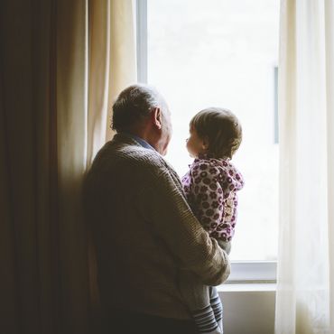 Worte der Liebe: 94-jähriger mit Alzheimer bricht Schweigen für Baby-Enkelin