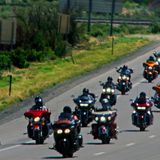 Rührende Geste: Tausende Motorradfahrer erweisen verstorbenem 12-Jährigen die letzte Ehre  