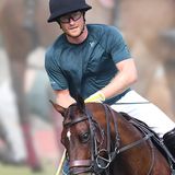 Prinz Harry: AZ // Er stürzt beim Polo vom Pferd: Doch wenig später gibt's Entwarnung