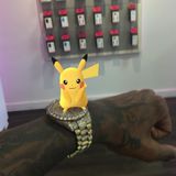 Soulja Boy mit einem Pikachu auf der Uhr.
