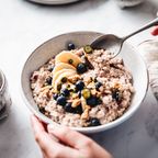 Porridge zum Mitnehmen: So einfach bleibt dein Frühstück warm