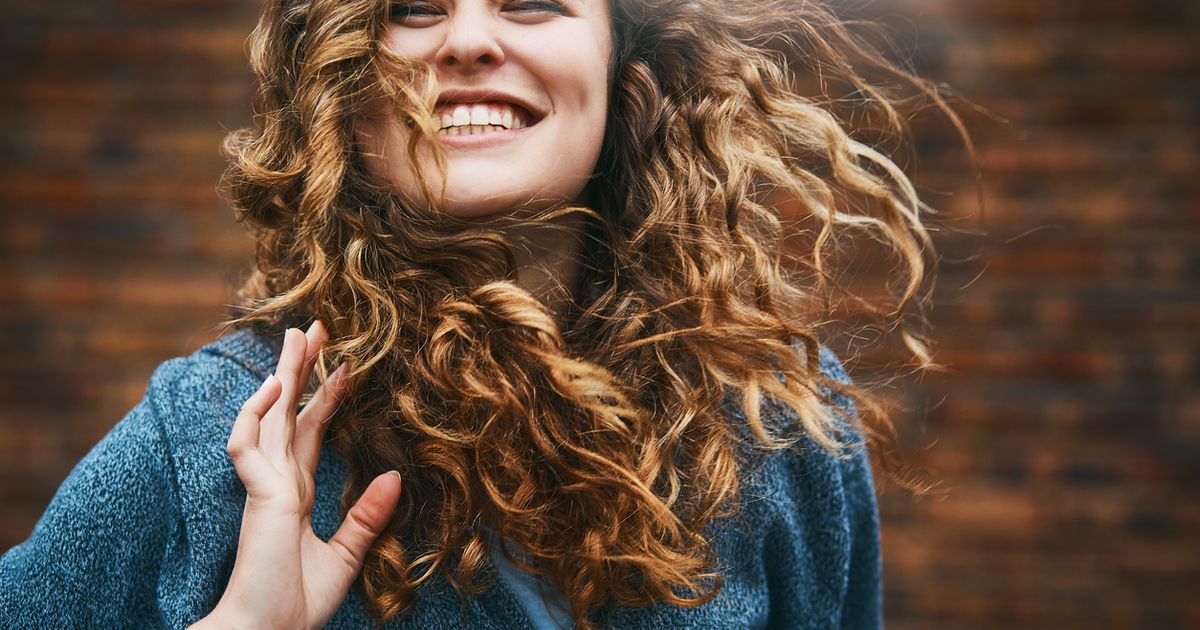 Geheimwaffe für traumhafte Locken: Die Magie der Curly Girl Methode!