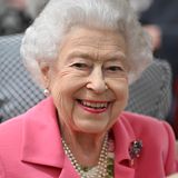 Queen Elizabeth II.: Pretty in Pink – Hinter ihrem Auftritt stecken zwei besondere Botschaften 