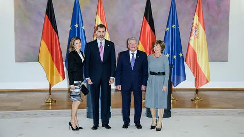 Für Letizia und Felipe von Spanien (v.l.) ist es ihr erster Antrittsbesuch in Deutschland als Königspaar.