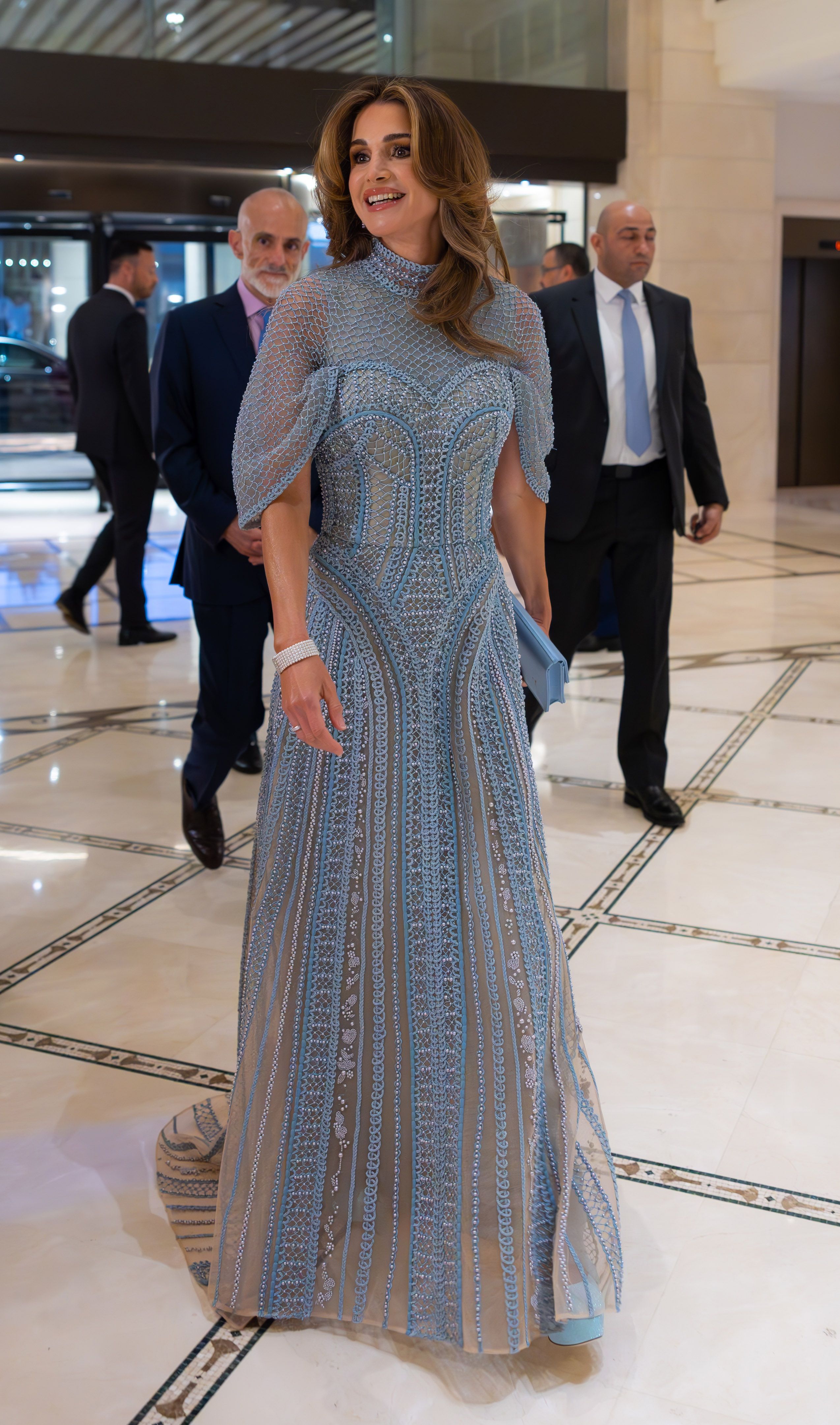 Königin Rania: In feenhaftem Blau bei einer Spendengala