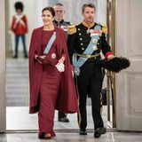 Mary von Dänemark, Prinz Frederik und Co.: Warum tragen die Royals eigentlich eine blaue Schärpe? 