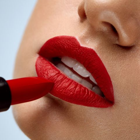 Studie bestätigt: Roter Lippenstift lässt dich jünger aussehen, als du bist