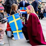 Máxima der Niederlande - Fürsorgliche Königin: Hier tröstet sie ein kleines Mädchen  