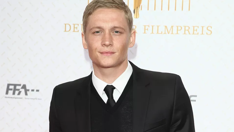 Matthias Schweighöfer: Toben mit Tochter Greta | BUNTE.de