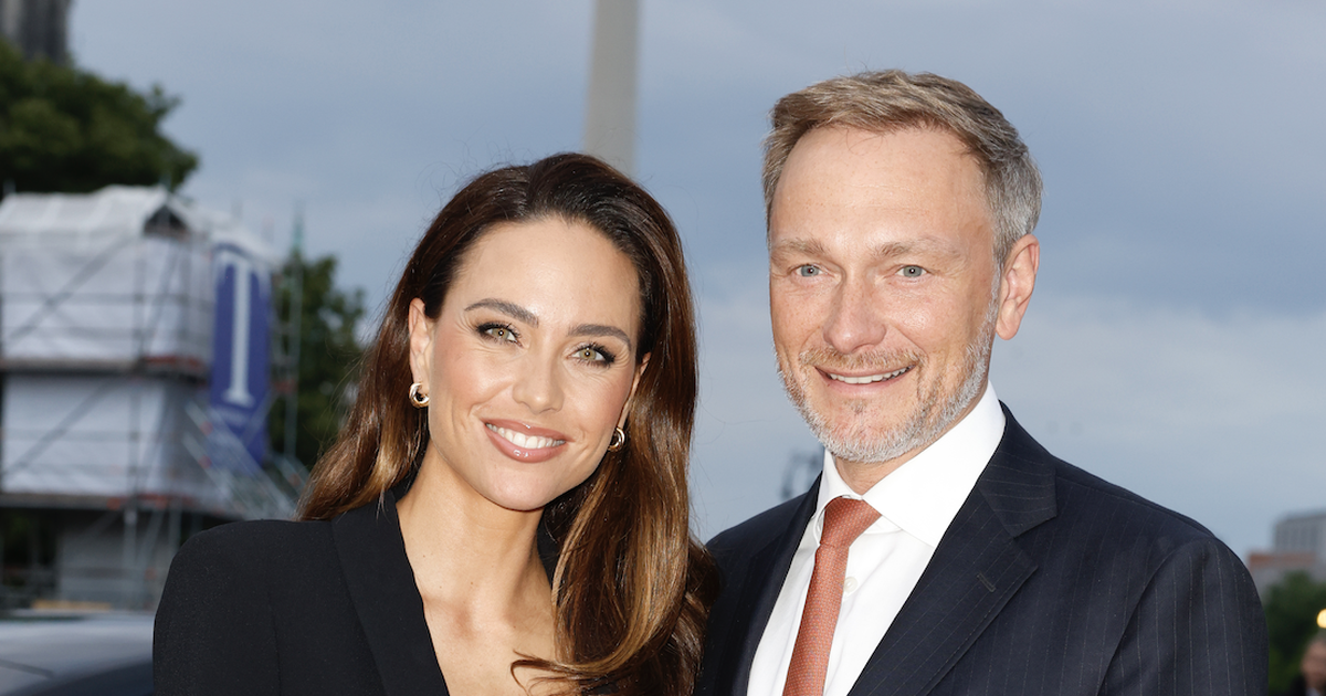 Franca Lehfeldt Sie zeigt ihren wachsenden Babybauch