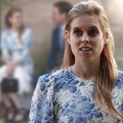 Beatrice von York: Statement-Look bei der “Flower Show“: Die Prinzessin strahlt im Blümchen-Kleid 