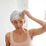 Lichtes Haar: Haarausfall im Frühjahr – das hilft jetzt