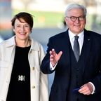 Bundespräsident Frank-Walter Steinmeier und seine Frau Elke Büdenbender kommen zur Wahl des Bundespräsidenten durch die Bundesversammlung in das Paul-Löbe-Haus.
