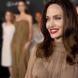 Angelina Jolie - Red-Carpet-Auftritt mit ihren fünf Kids! Und Tochter Shiloh (15) stiehlt allen die Show!