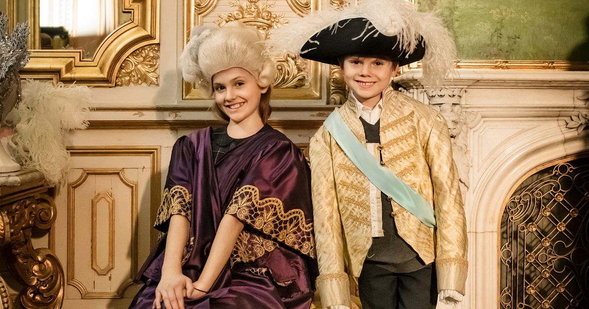 Estelle and Oscar of Sweden dressed in vintage costumes