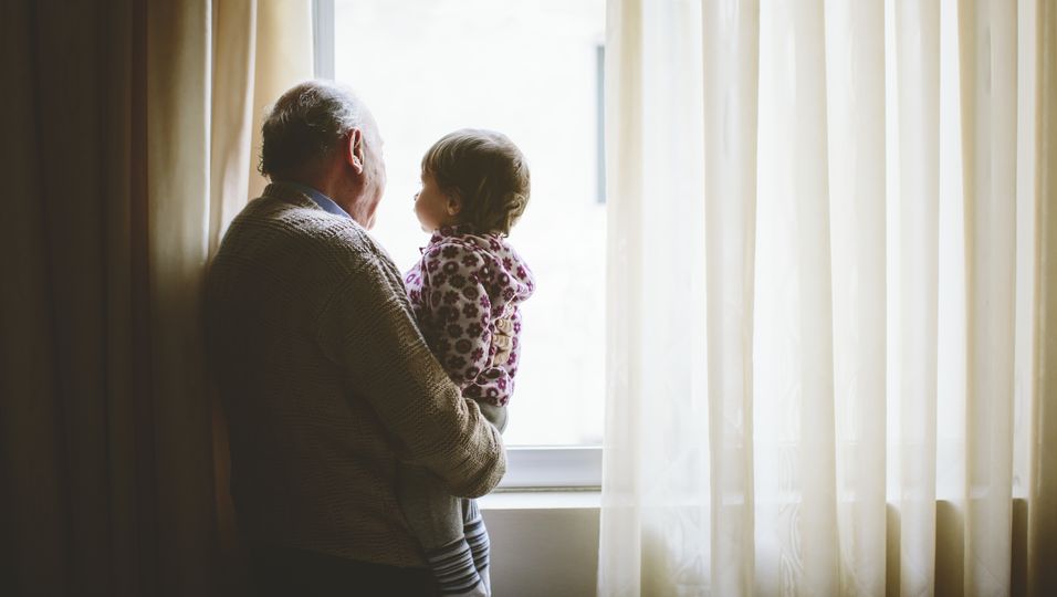Worte der Liebe: 94-jähriger mit Alzheimer bricht Schweigen für Baby-Enkelin