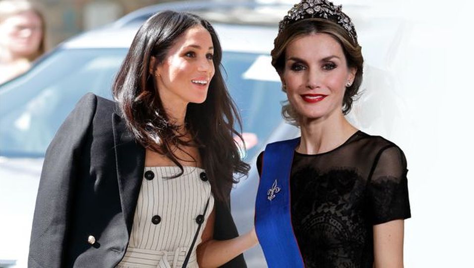  Prominente Fashion-Zwillinge – Stars, die royale Mode tragen