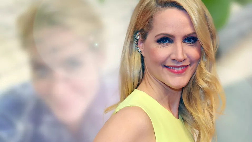 "Tagesschau"Sprecherin Judith Rakers Mal nicht zugeknöpft Sie zeigt