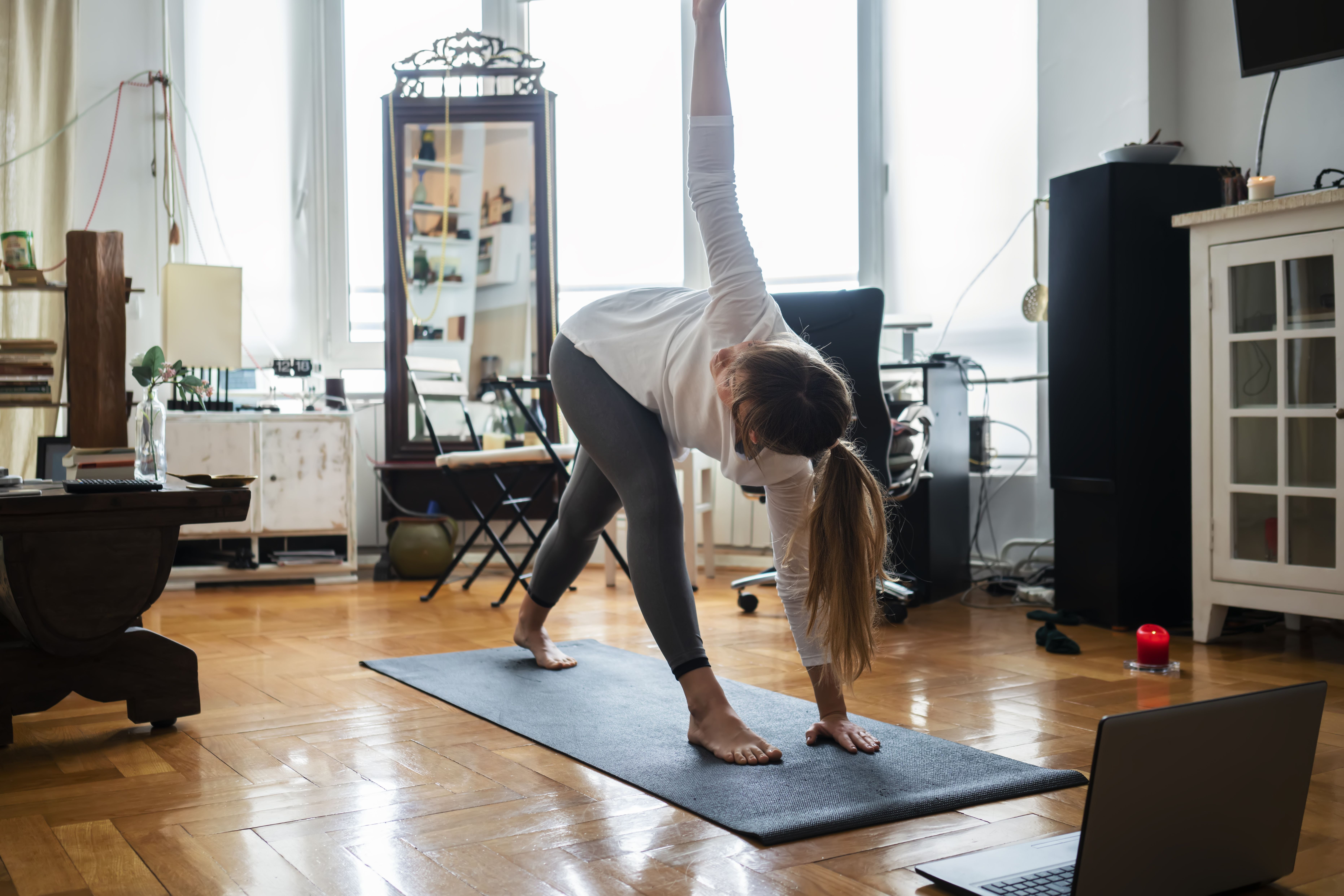  Yoga kräftigt und dehnt den Körper