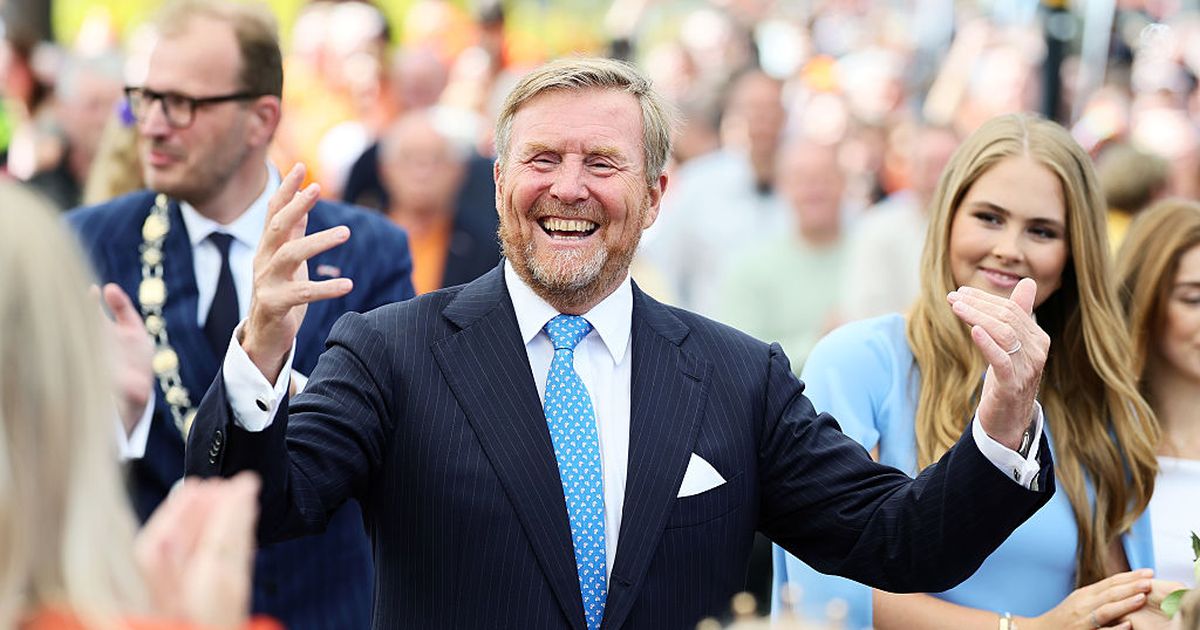 Der König lässt sich feiern Willem-Alexander genießt seltenen Moment im Mittelpunkt