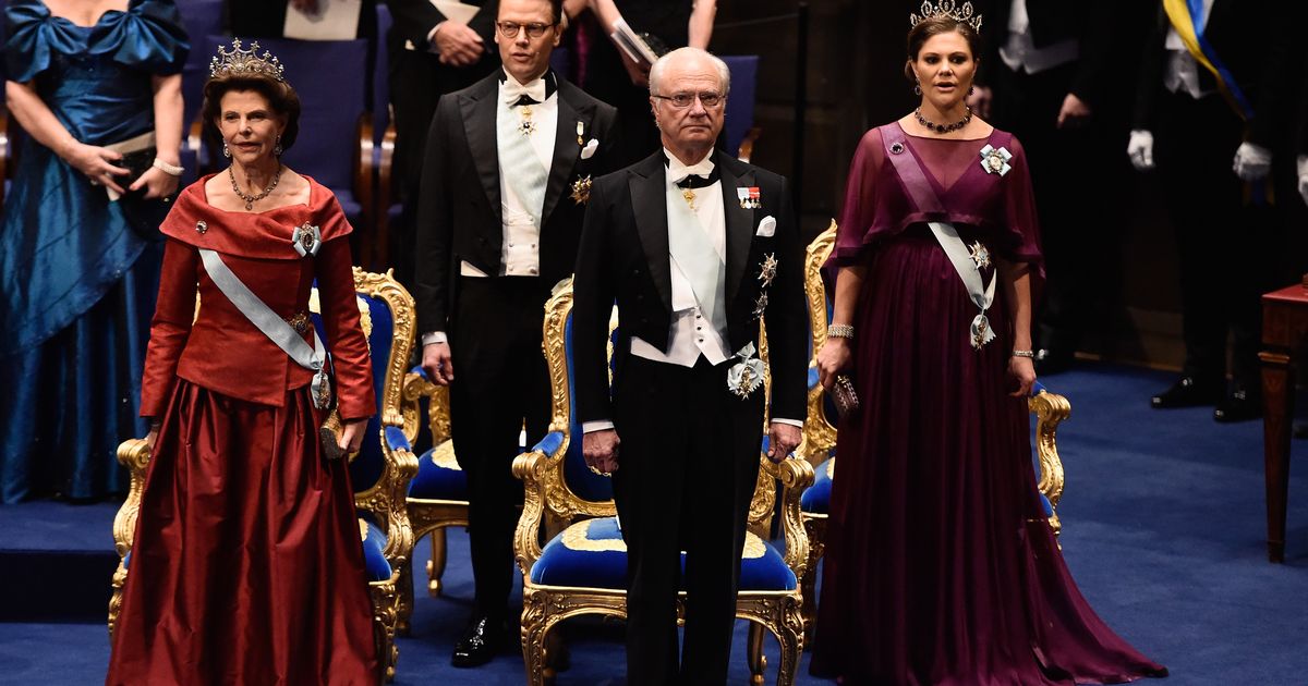 норвегия нобелевская премия. семья нобелевских лауреатов. донна стрикленд на получении нобелевской премии. принцесса мадлен на вручении нобелевской премии. церемония награждения нобелевских лауреатов.