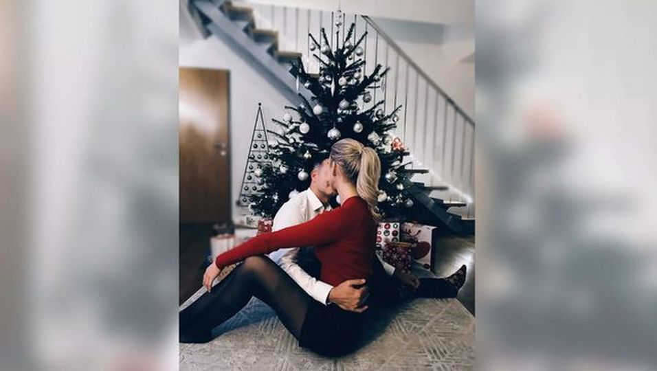 Total verliebt - Sie feiert Weihnachten mit neuem Partner 