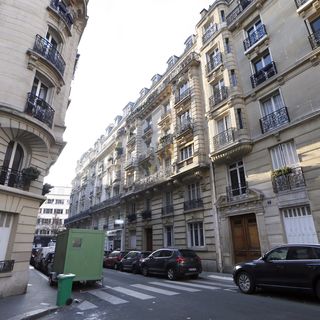 In diesem Pariser Haus hat Kate Barry im vierten Stock bis zu ihrem Tod gewohnt.