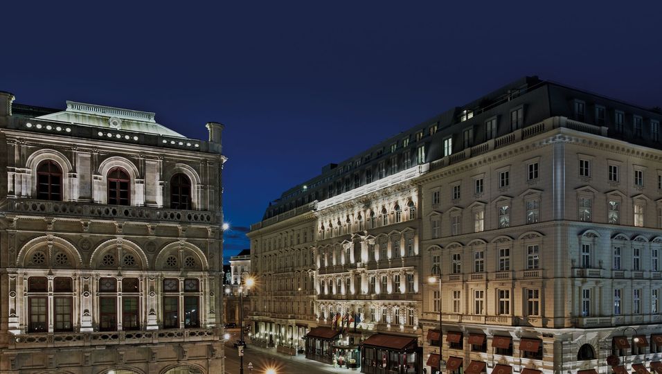 Hotel-Sacher-Wien-Haupteingang-Nacht
