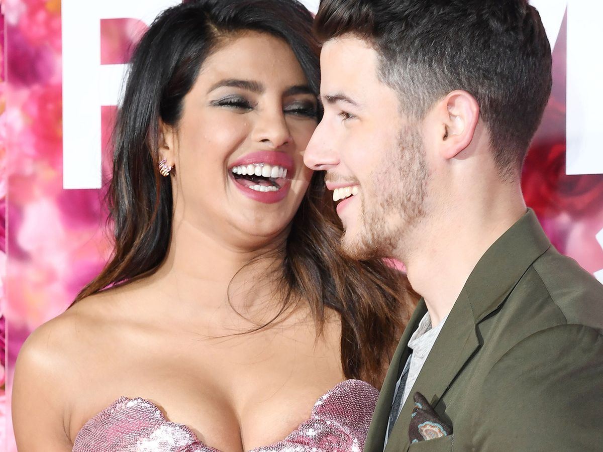Nick Jonas Flauschige Uberraschung Priyanka Schenkt Ihm Einen Hund Bunte De