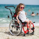 Rückenmark außerhalb des Körpers: Der kleinste Rollstuhl Schottlands gibt der Dreijährigen Lebensfreude  