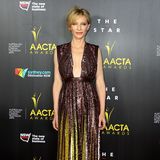 Cate Blanchett in einem glänzenden Kleid.