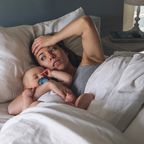 „Mama schläft jetzt durch“ - 7 Anfängerfehler: Deshalb schlafen Babys schlecht! 