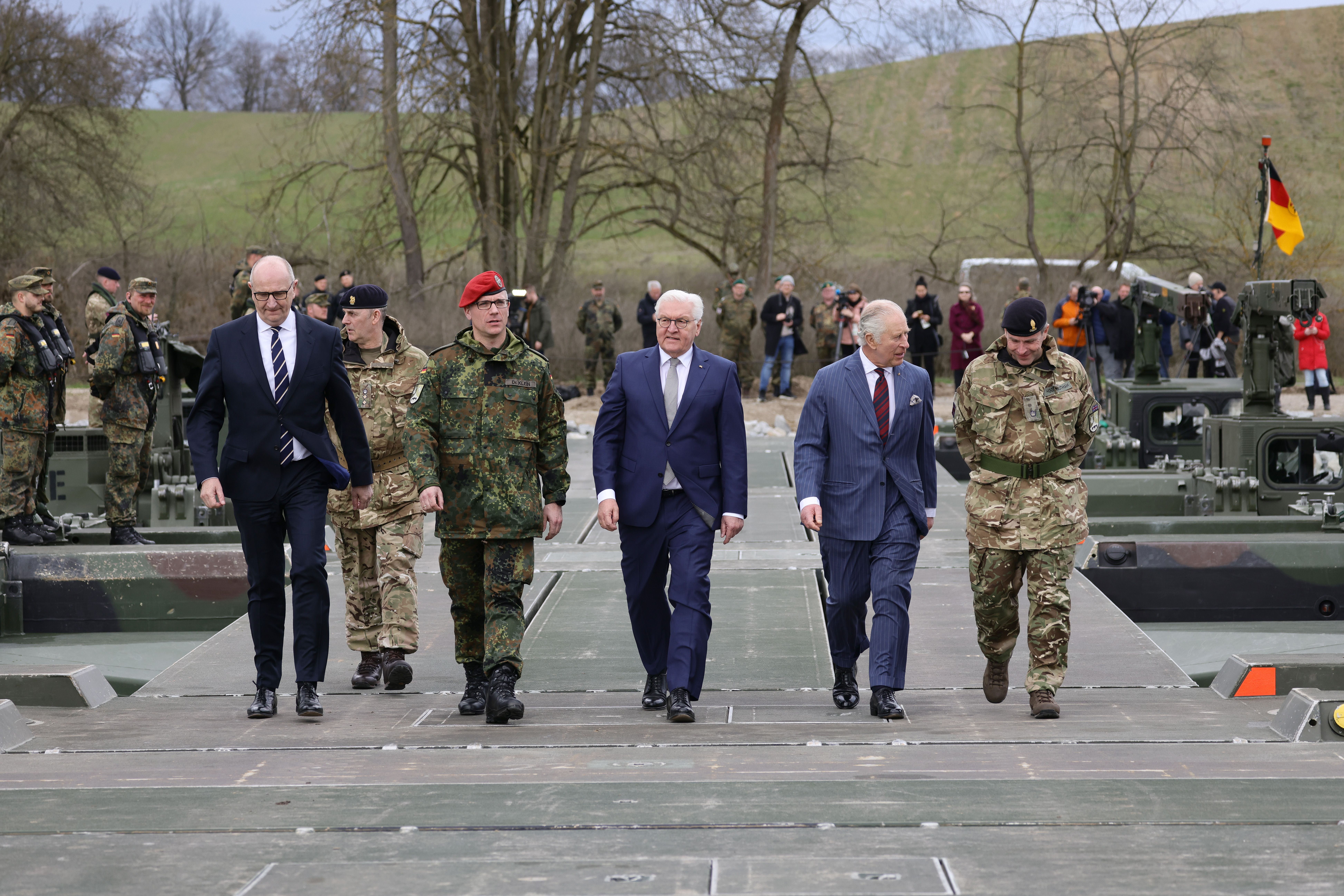 König Charles besucht das Deutsch-Britische Bataillon