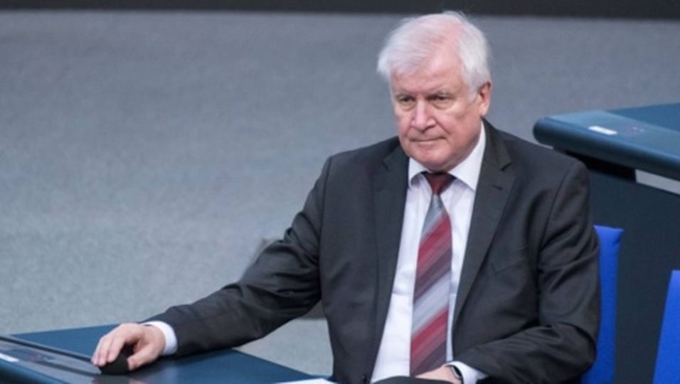 Horst Seehofer will "keine Sonderrechte für Geimpfte"