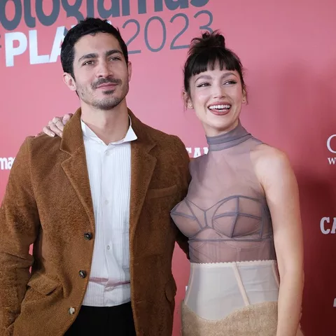 "Haus des Geldes"-Star Úrsula Corberó und ihr Partner Chino Darín werden Eltern.