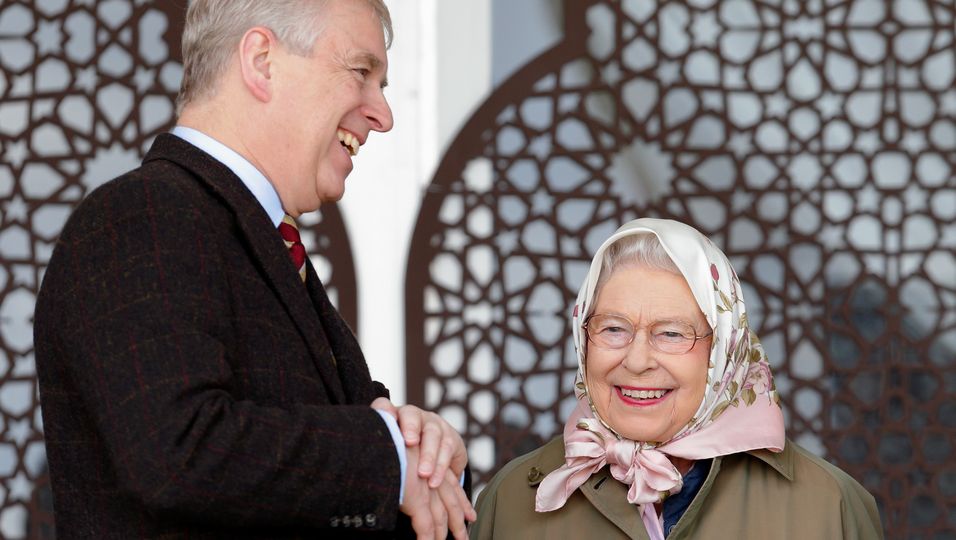 Prinz Andrew: Warum er seiner Mutter täglich vor dem Mittagessen einen Besuch abstattet