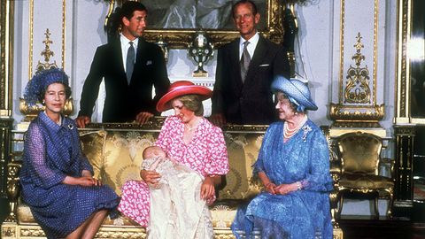 Am 21. Juni 1982 kommt ihr erster Sohn Prinz William zur Welt, die ganze Königsfamilie rückt an. 