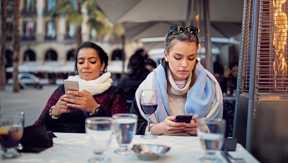 Smartphone im Urlaub Warum du lieber darauf verzichtest BUNTE.de