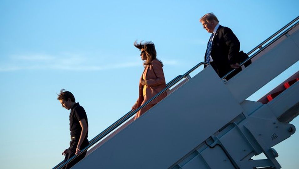 Melania & Donald Trump - Gemeinsamer Auftritt mit Sohn Barron – doch die Familienidylle ist sichtlich getrübt