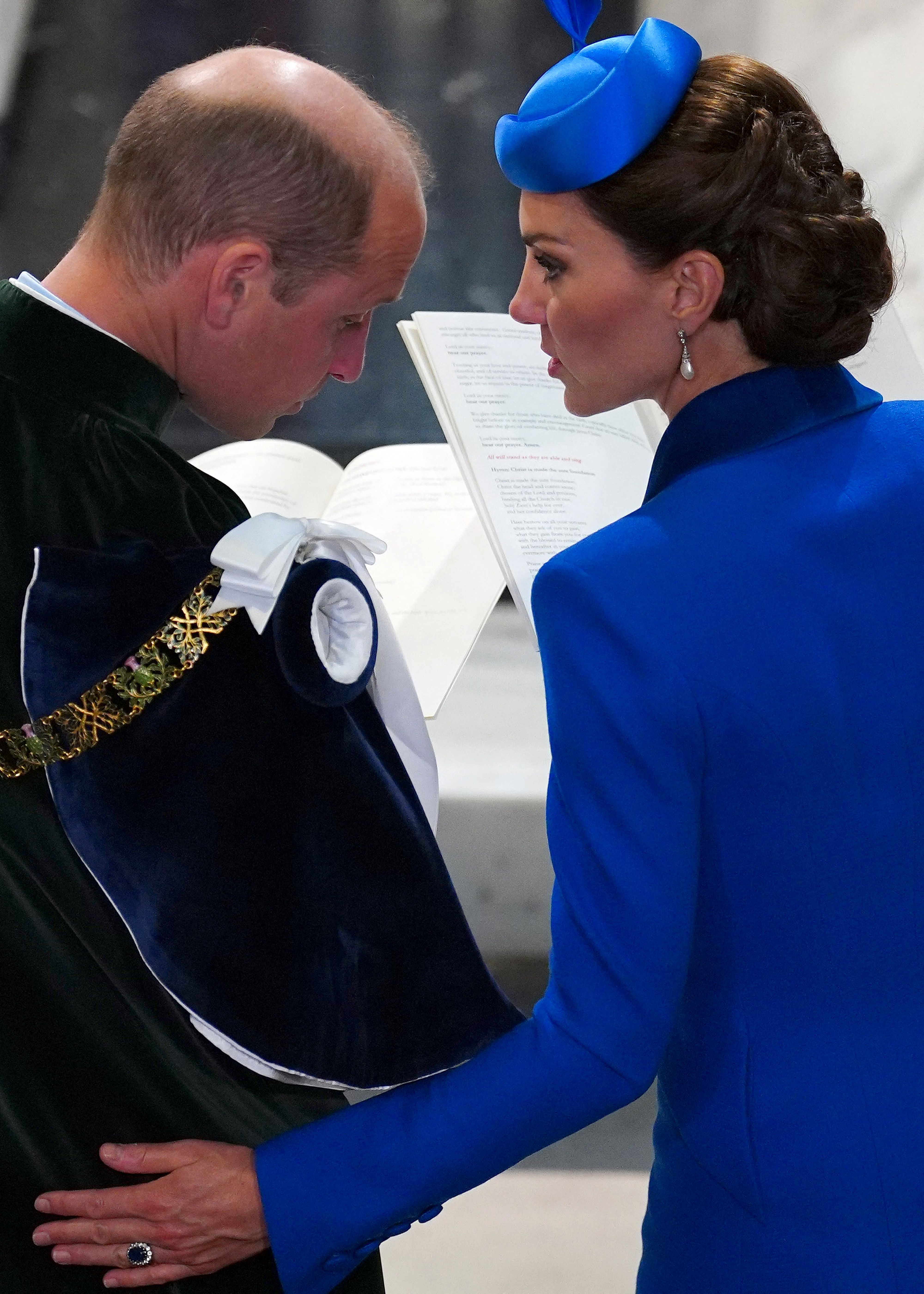 Prinzessin Kate: Während der Krönung kann sie die Finger nicht von William lassen