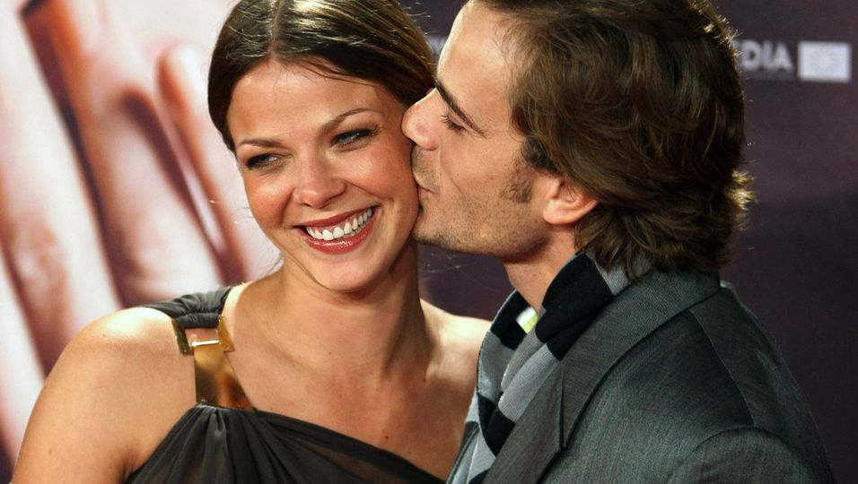 Actress Jessica Schwarz (L) and actor Guillaume Delorme attend the premiere of "Romy" at the Delphi cinema on October 27, 2009 in Berlin, Germany.