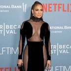 Luftiger Hosentrend 2022: J.Lo setzt im Sommer auf Herzogin Kates Lieblingshose