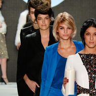 Marie Nasemann, Luisa Hartema und Rebecca Mir (v.l.n.r.) zeigten bei der Fashion Week Berlin ihr Catwalk-Können.