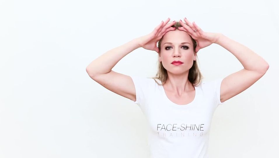 Face Yoga: Die 4 MInuten Routine für ein straffes Gesicht
