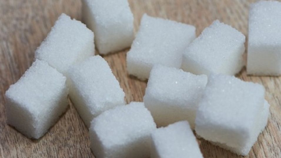 78 Würfel pro Glas! - So viel Zucker steckt in unseren Lebensmitteln