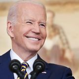 Joe Biden: Legerer Look & Arm in Arm: So ein privates Foto zeigt er selten