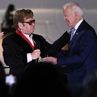 Elton John: "Was für eine Bruchbude"– Stichelei bei Joe Biden