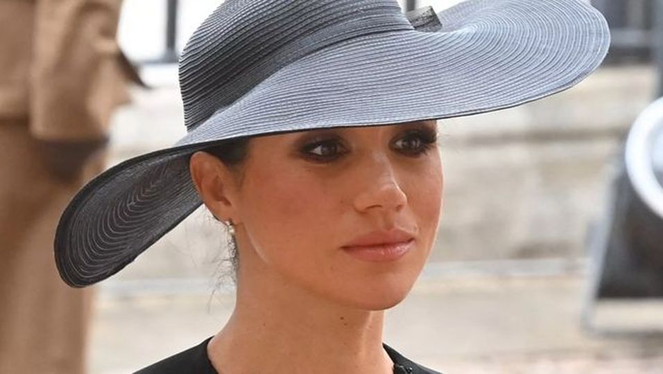 Sie trägt besonderes Accessoire bei Trauerfeier für die Queen