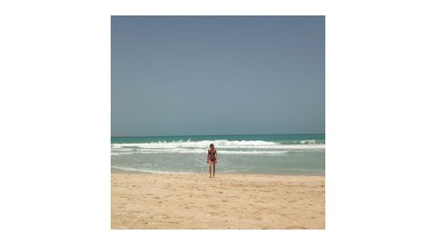 Sonne, Strand, Meer - so entspannt Hummels-Verlobte Cathy Fischer gerade in Dubai. Wir sind dezent neidisch!