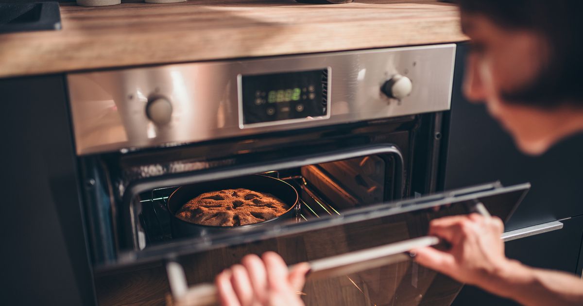 Besser backen Ein Trick verhindert, dass der Kuchen immer zusammenfällt